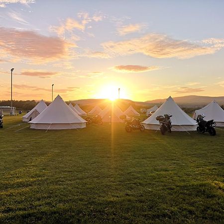 Nine Yards Bell Tents At The Tt - Каслтаун Екстер'єр фото